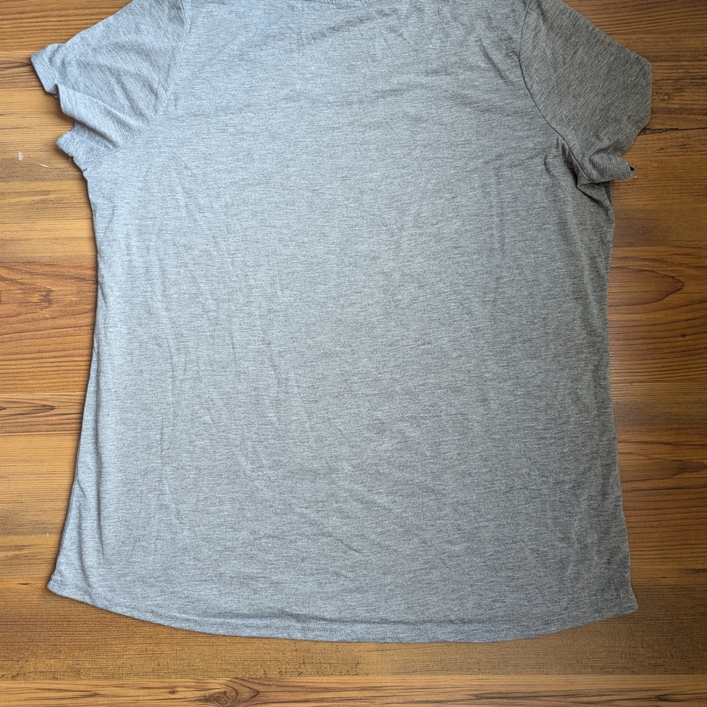 NWOT Gray Marvel Wakanda Forever Women's T-Shirt - Picture 2 of 3